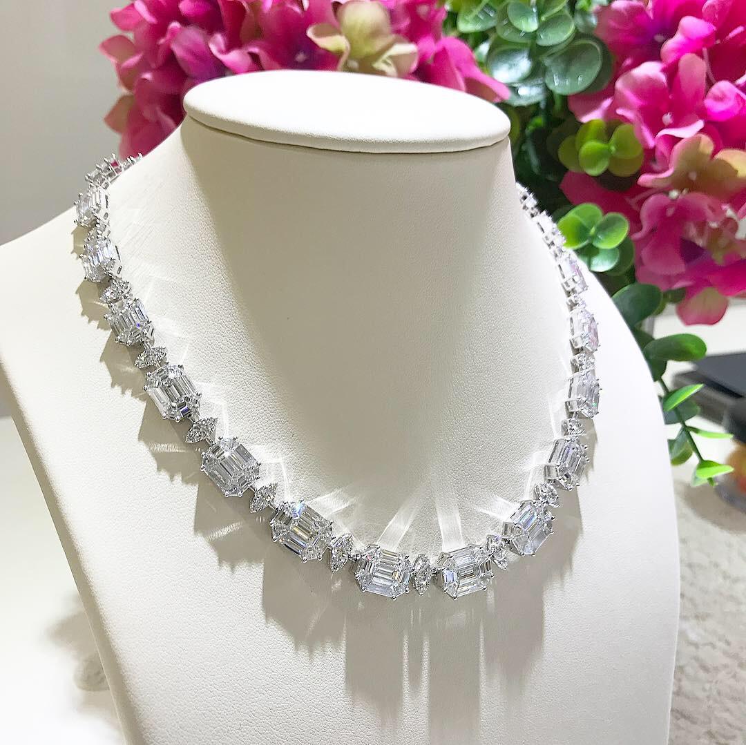 18K White Gold Mosaic Cut Diamond Necklace