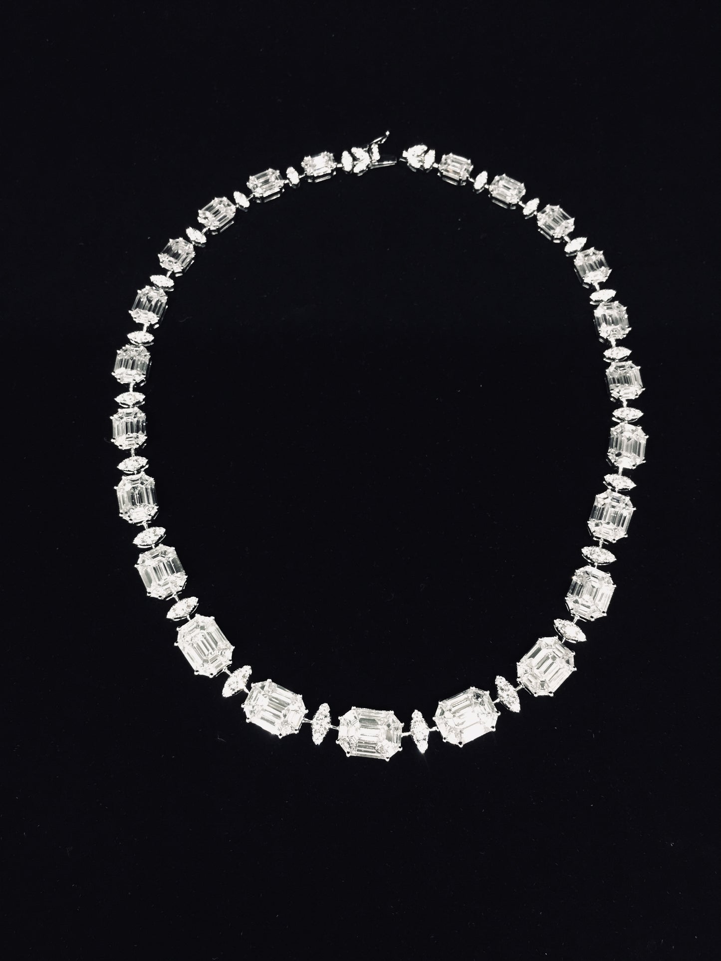 18K White Gold Mosaic Cut Diamond Necklace